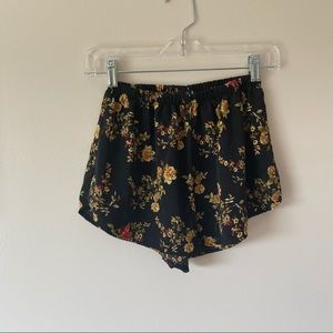 🌼3/$15🌼 Floral Short Shorts